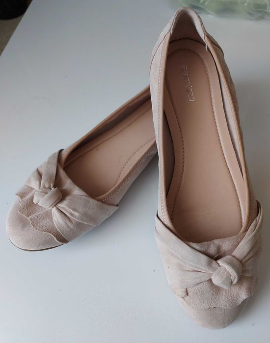 Zamszowe pudrowe baleriny