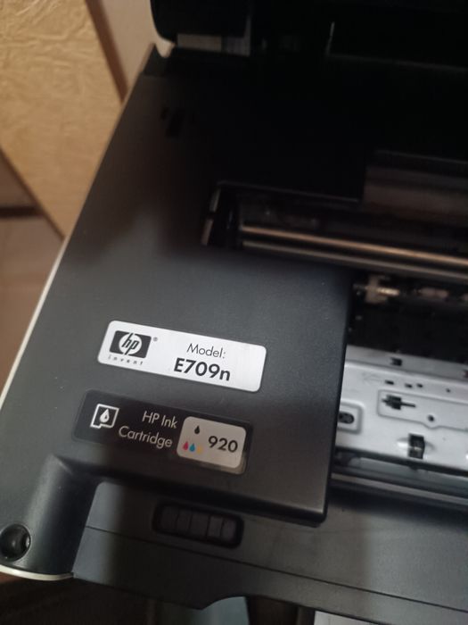 Принтер HP model E709n