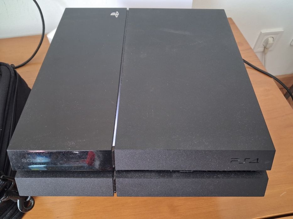 PlayStation 4 com 5 jogos