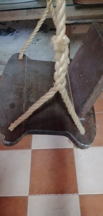 Baloiço antigo com cadeirinha