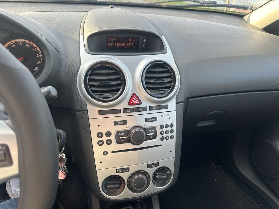 Opel corsa colour edition 1.2cc 85cv 2014