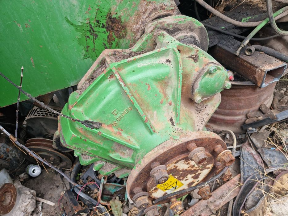 Бортовой редуктор,кпп,запчасти John Deere  2064