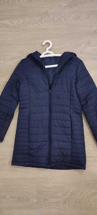 kurtka przejściowa pikowana granatowa z kapturem