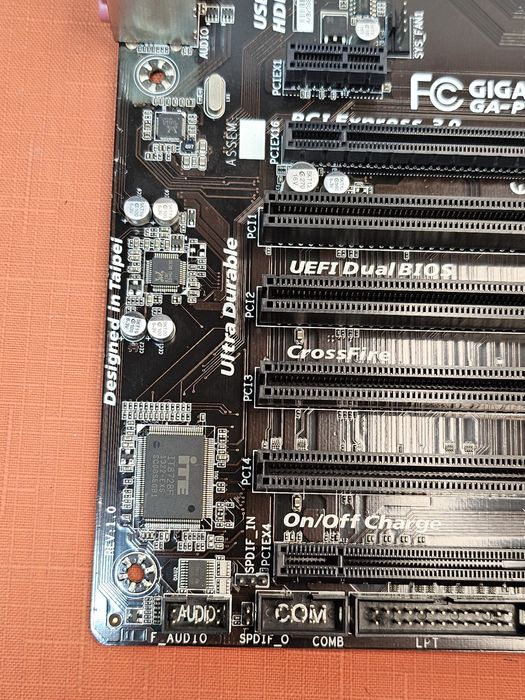 płyta główna to Gigabyte GA-P85-D3. Intel Core i7-4770