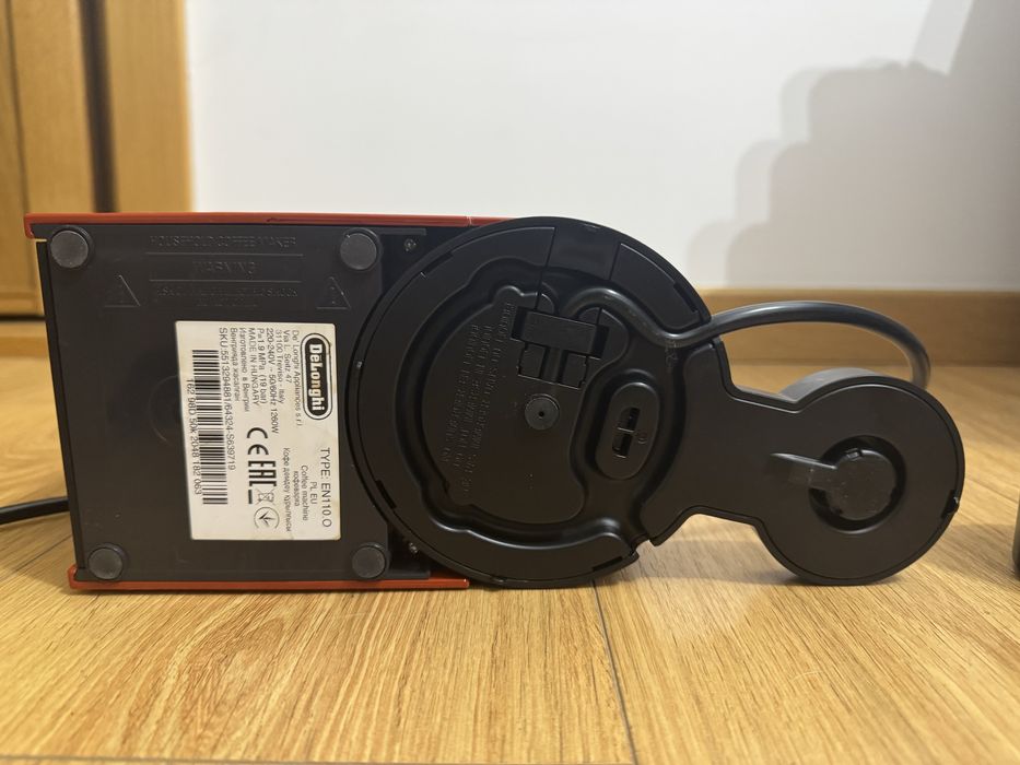 Maquina de cafe Nespresso Pulse EN 110 vermelha