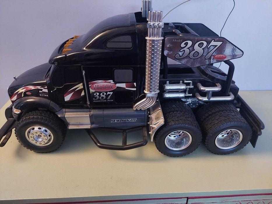 New Bright Peterbilt 387 – duży model ciężarówki RC (50 cm)