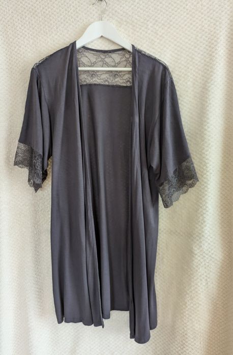 Grafitowe kimono, peniuar z koronką. Oversize