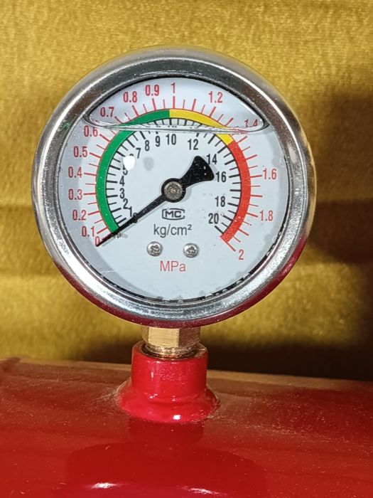 Assentador de Talões Pneus – 20 L / 10 Bar