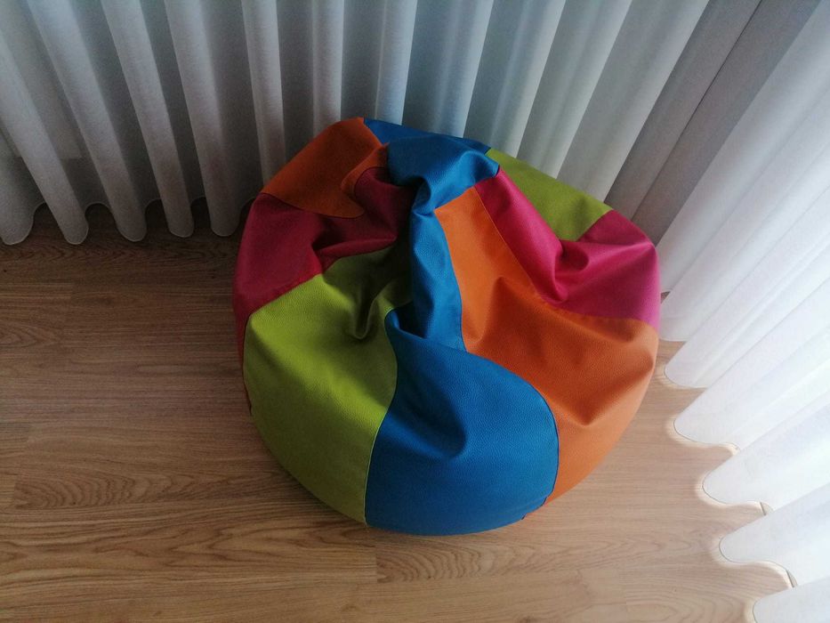 Puff colorido em bom estado