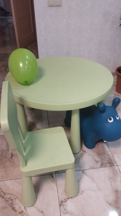 Продам дитячий столик та стільчик IKEA
