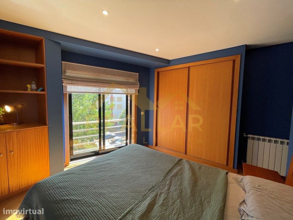 Apartamento T2 Mobilado com Box de Estacionamento em Localização Pr...