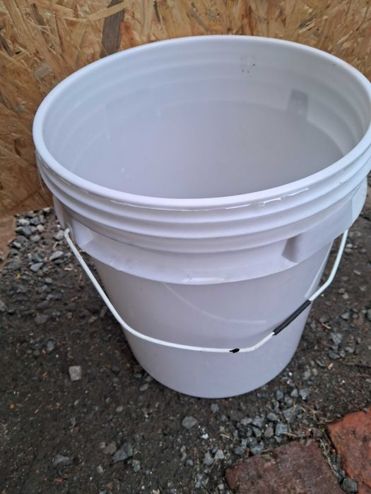 Продам пластиковые ведра б/у для меда, соленья, 25л