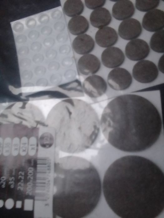 Conjunto de proteções para mesas cadeiras etc novo só 1€