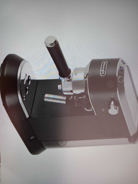 Ekspres do kawy na gwarancji DeLonghi Dedica Ec685.BK