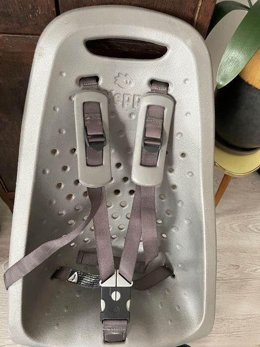 Fotelik Yeep Maxi na rower na bagażnik rowerowy Thule