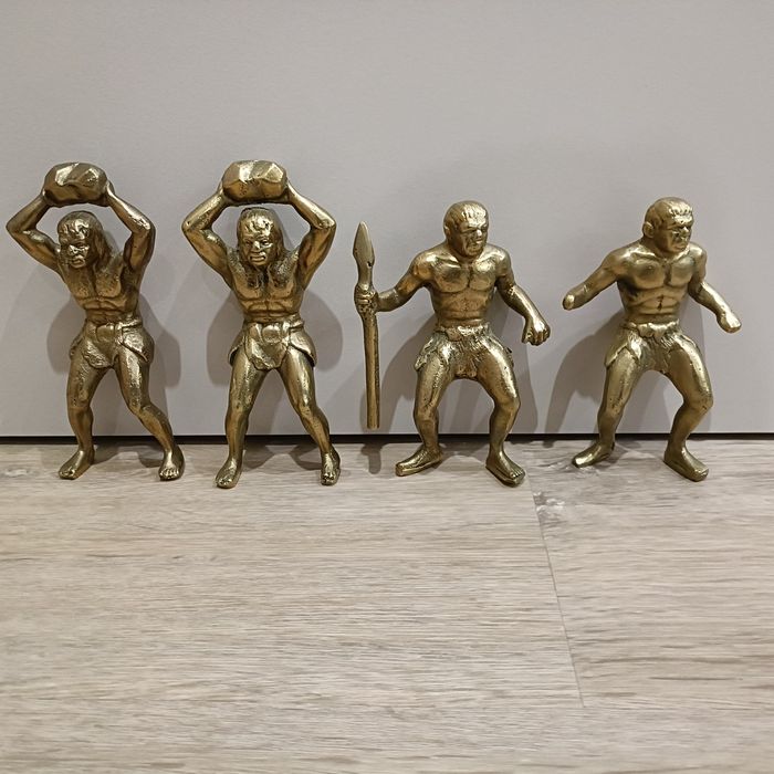 Статуэтки нимор ,мишка олимпийский ,пепельницы , картина , бронза