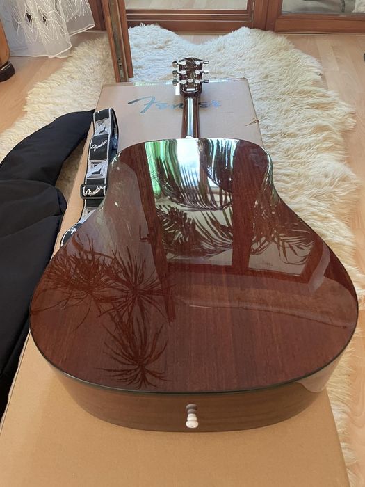 Продам новую акустическую гитару.