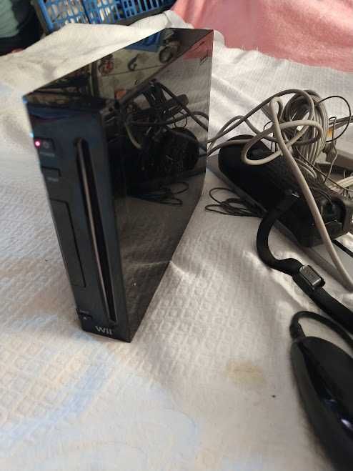 Consola Nintendo Wii com acessórios a funcionar, oferta de 1 Jogo/112