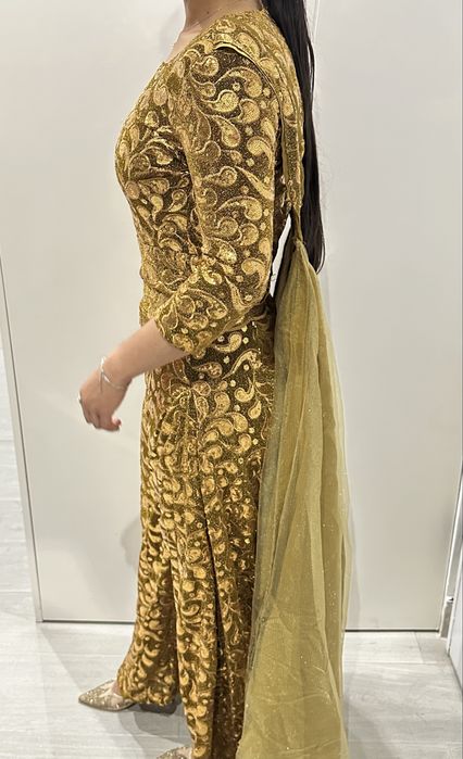 Conjunto dourado bordado