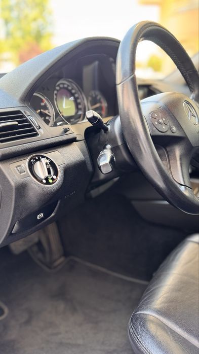 Mercedes-Benz C 220 — fotografia 12