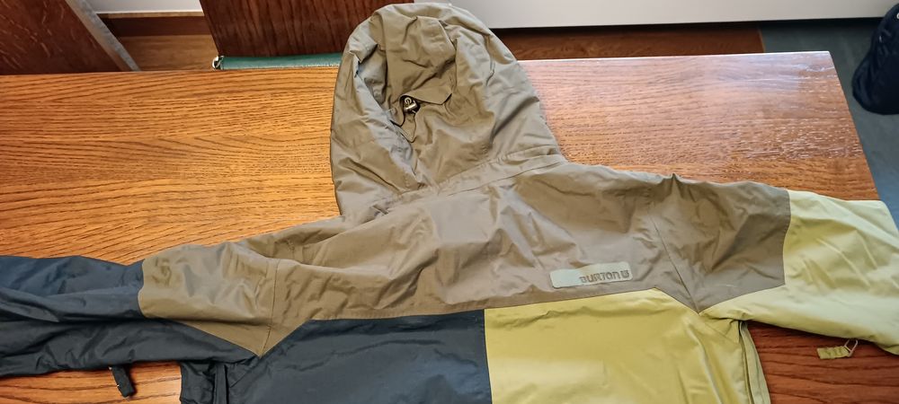 Kurtka snowboardowo-narciarska.