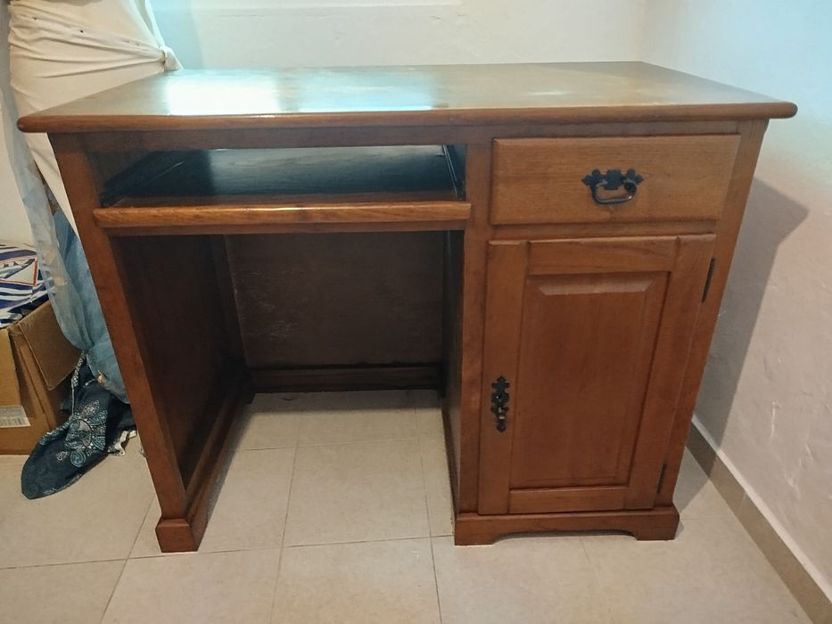 Vendo secretária usada