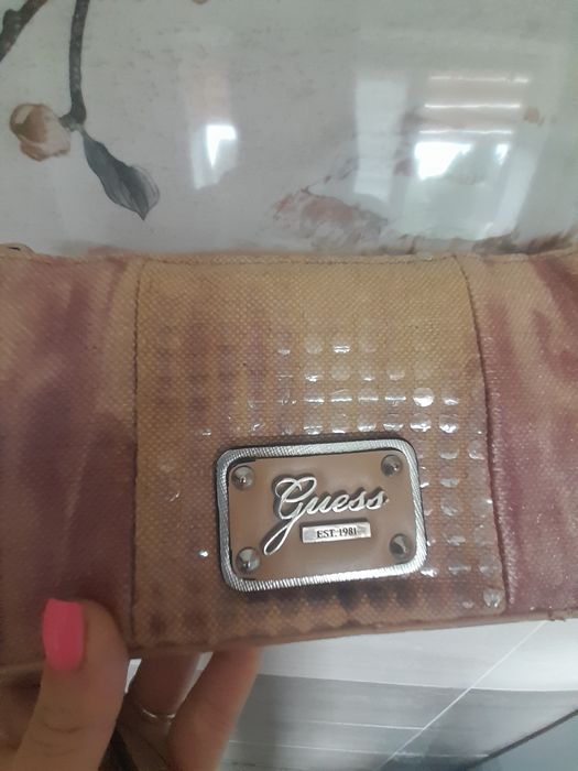 Клатч-сумочка через плече Guess