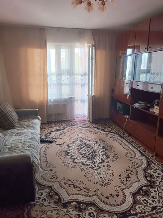 Женщина комната подключ-троещина-бикова6-набирайте