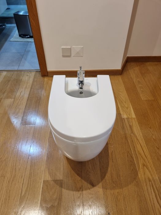 Bidé Miredian, com tampa e Torneira