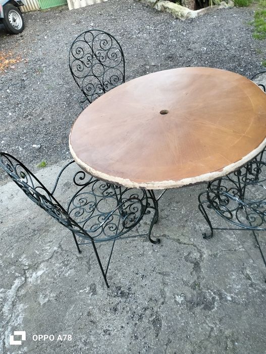 Conjunto; Mesa e cadeiras  metal para espaço livre ideal para jardim.