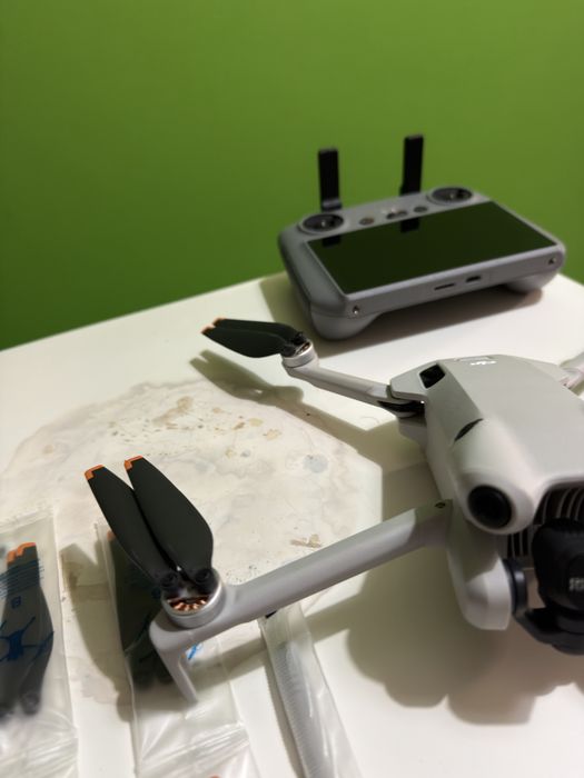 DJI Mini 4 Pro Fly More Combo (DJI RC 2)