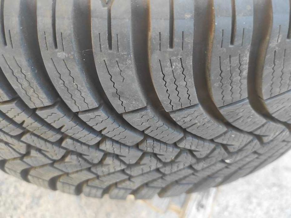 Диски зі сплаву автомобільні з резиною.