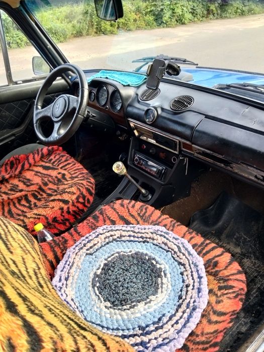Автомобиль ваз 2103