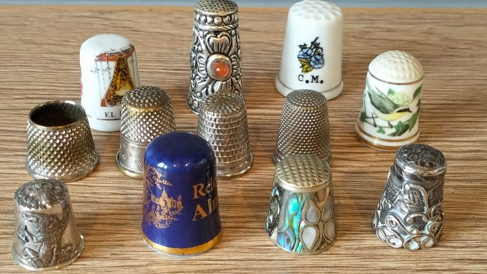Kolekcja naparstków min porcelana srebro