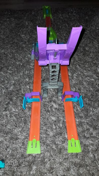 Hot Wheels split Speeders 4+