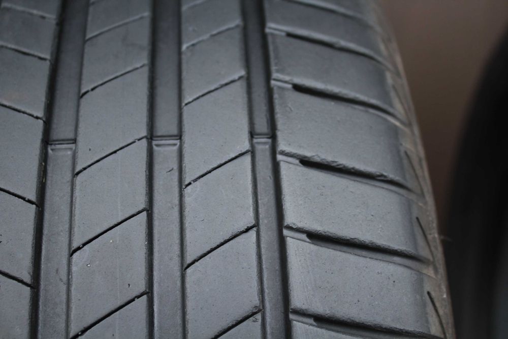 225 45 R17 Bridgestone Turanza T005