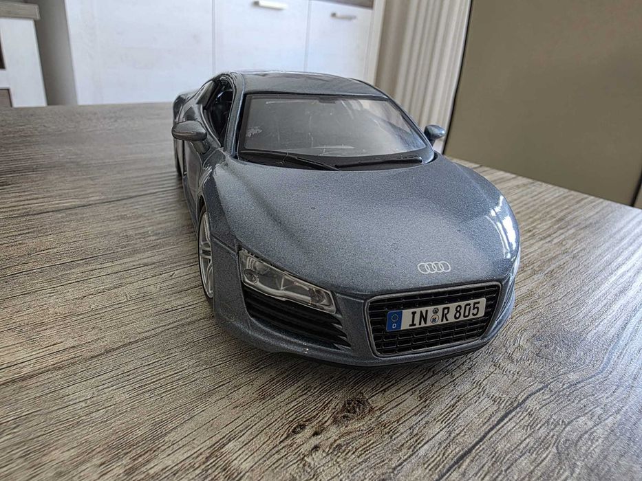 Audi R8 1/24 Maisto