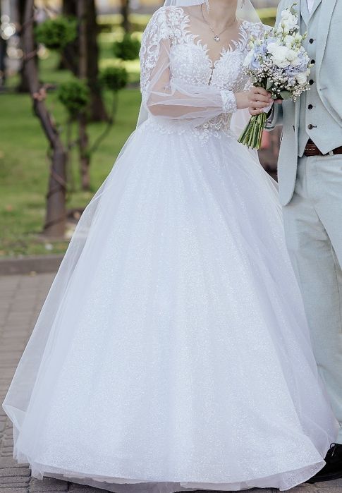 Продам весільну сукню