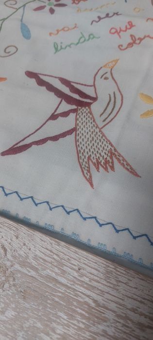 Lenço Bordado Artesanal Coração e Pássaros