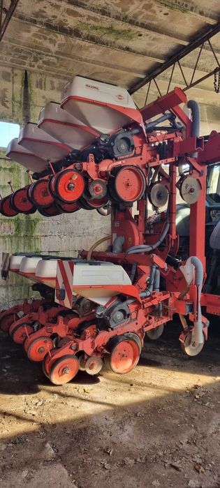 siewnik do kukurydzy KUHN Maxima 8 rzędow rozsuwany