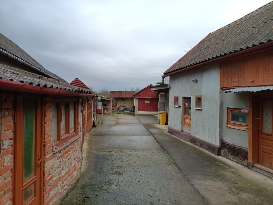 3хкімнатний будинок з прибудовами, великою ділянкою та гаражем