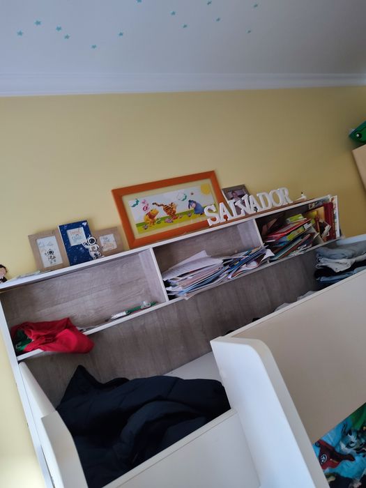 Beliche branco com arrumação