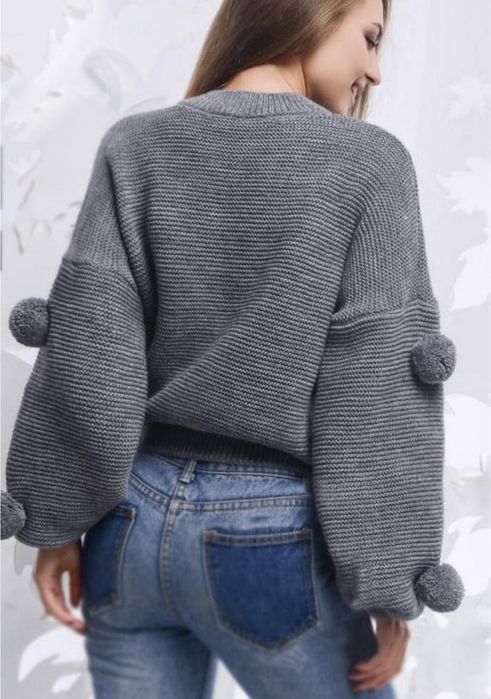 Вязаний светр з помпонами ( S )