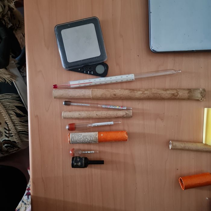 Спиртометри  для пива , шнапса ,горілки, ваги ,термометр.