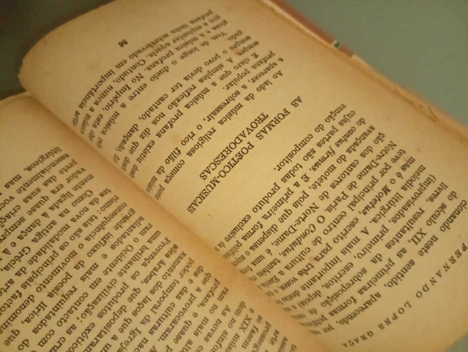 Sobre a evolução das formas musicais, de Graça, Fernando Lopes, 1906/Editorial Inquérito Limitada. [S.d. 1959?]  Valioso estudo musical,