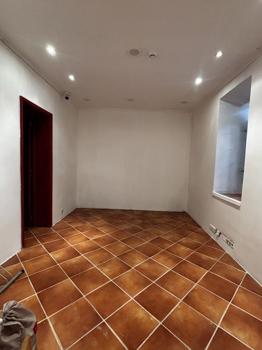 Espaço de armazenagem no centro de Cascais