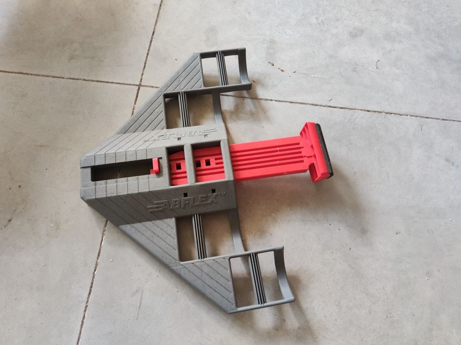 Objeto para ajudar a fazer abdominais.