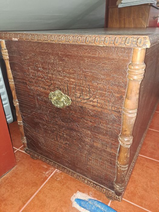 Baú / arca de madeira