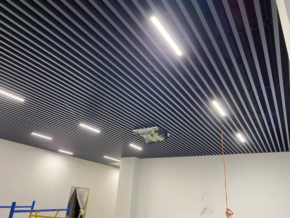 Грильято, Армстронг, Рейкові стелі