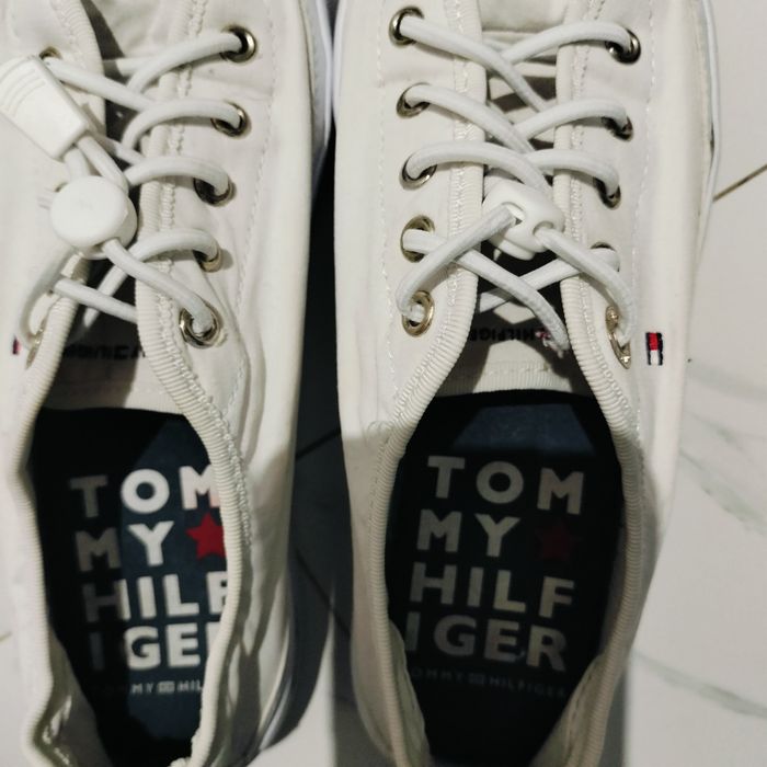 Białe tenisówki Tommy Hilfiger r.38